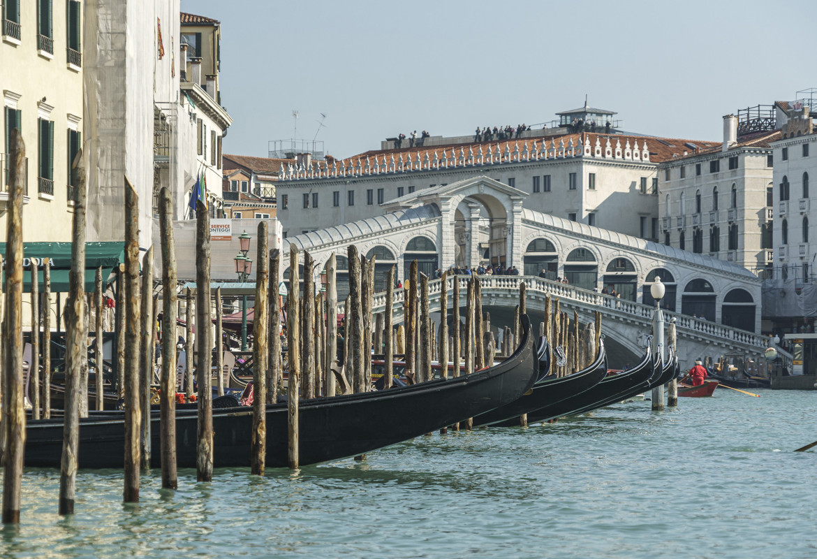 Traghetto Carbon - Ormeggi in Riva del Vin